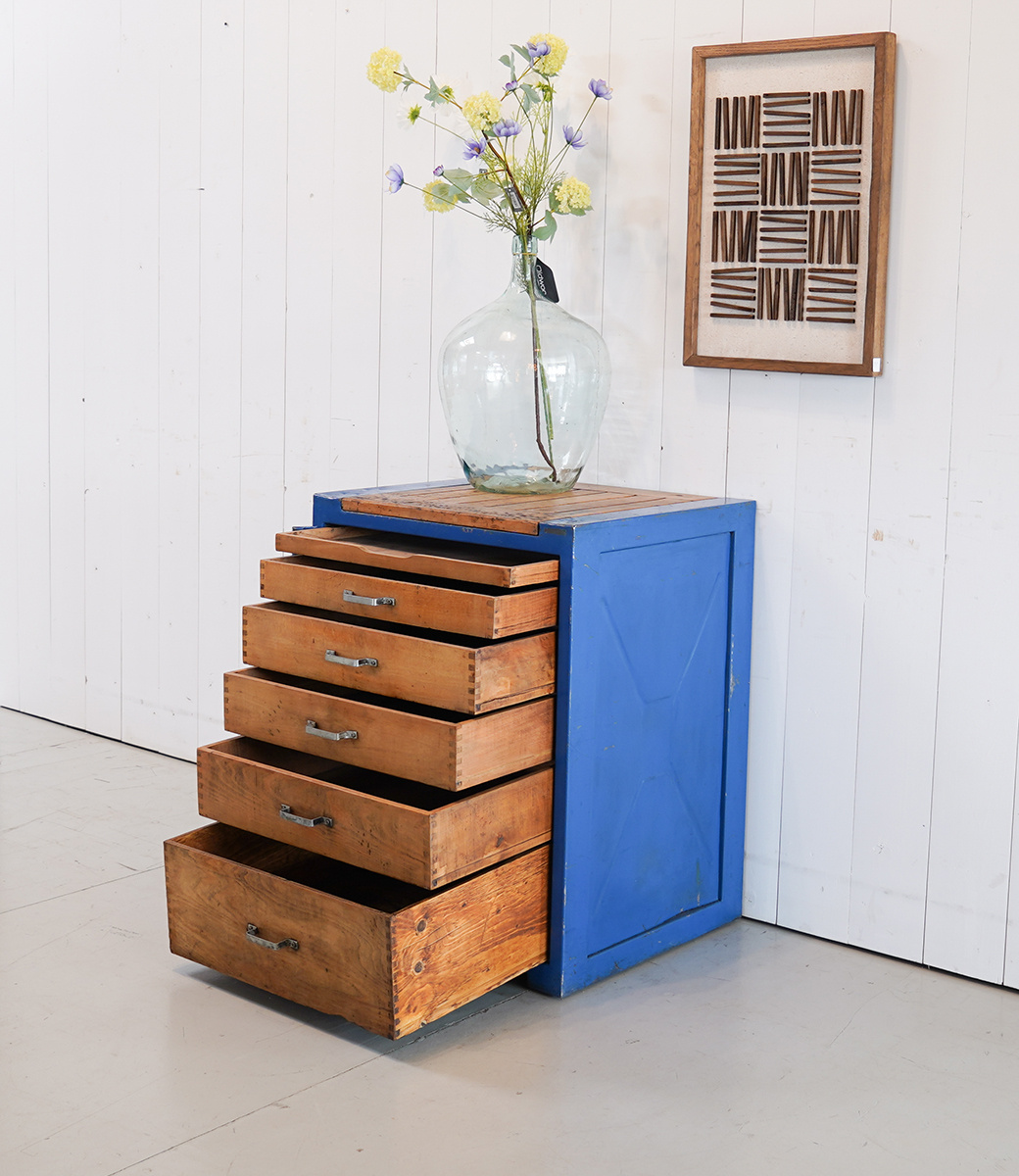 Vintage chest of drawers made of wood and steel - Old workbench ...