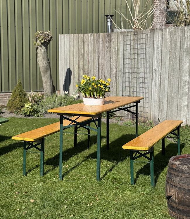 Biertafel met banken / bierset