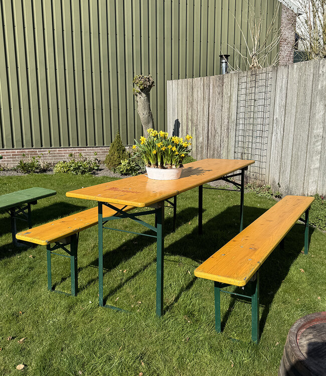 Biertafel met banken / bierset