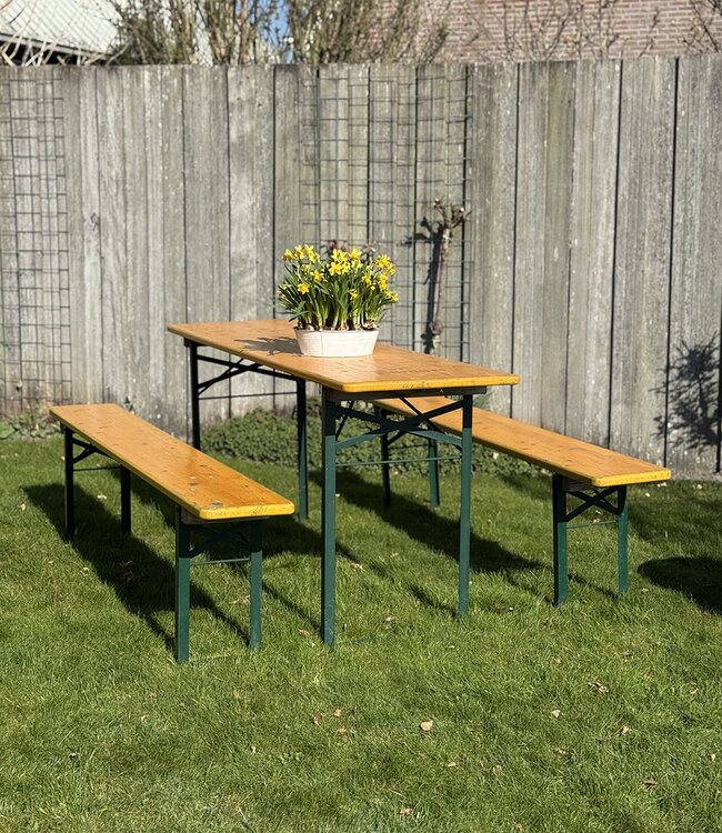 Biertafel met banken / bierset