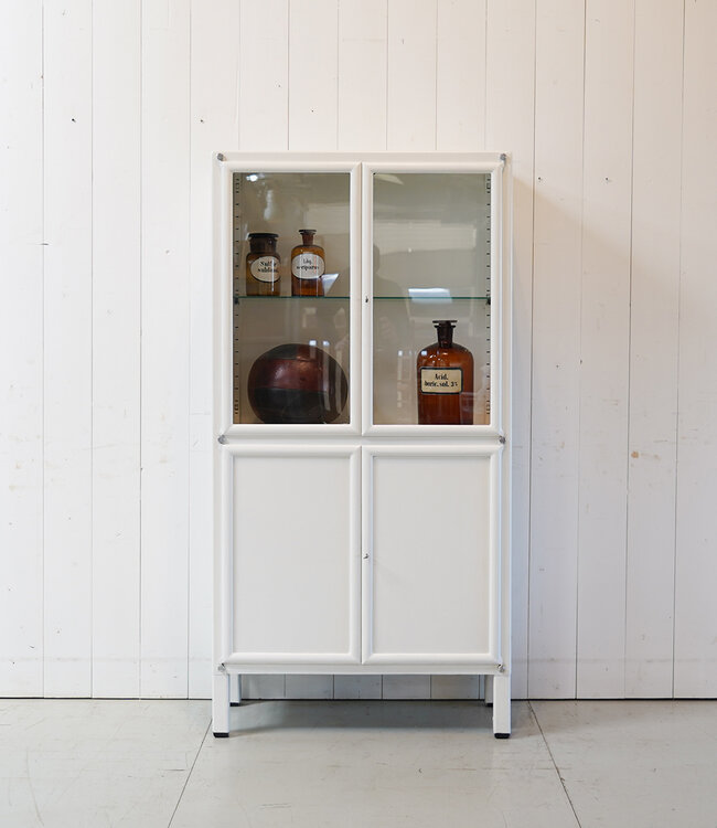 Vintage-Medizinschrank