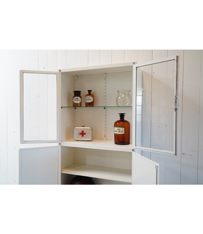 Vintage-Medizinschrank