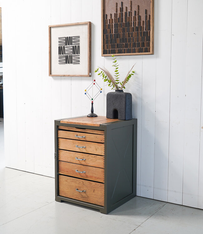 Vintage chest of drawers