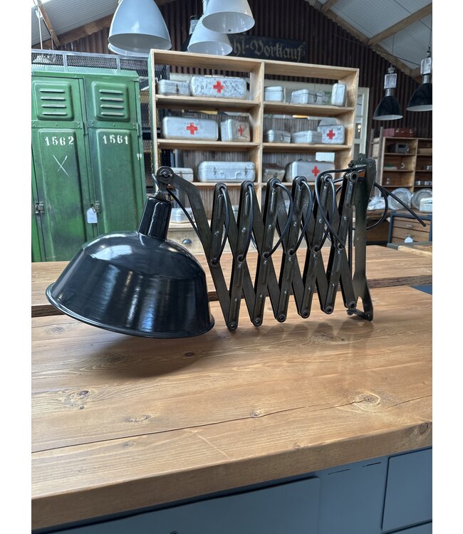 Schwarze Emaille-Scherenlampe