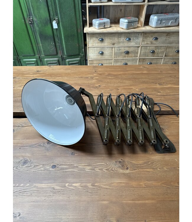 Schwarze Emaille-Scherenlampe