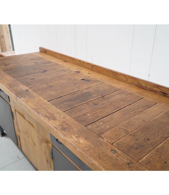 Cooles Industrie-Sideboard