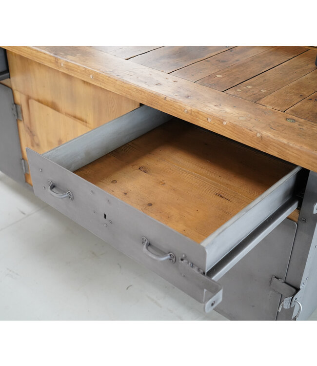Vintage dressoir hout en staal