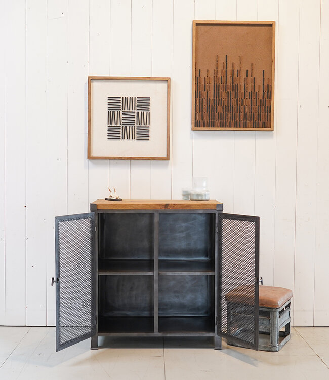 Industrial mesh cabinet