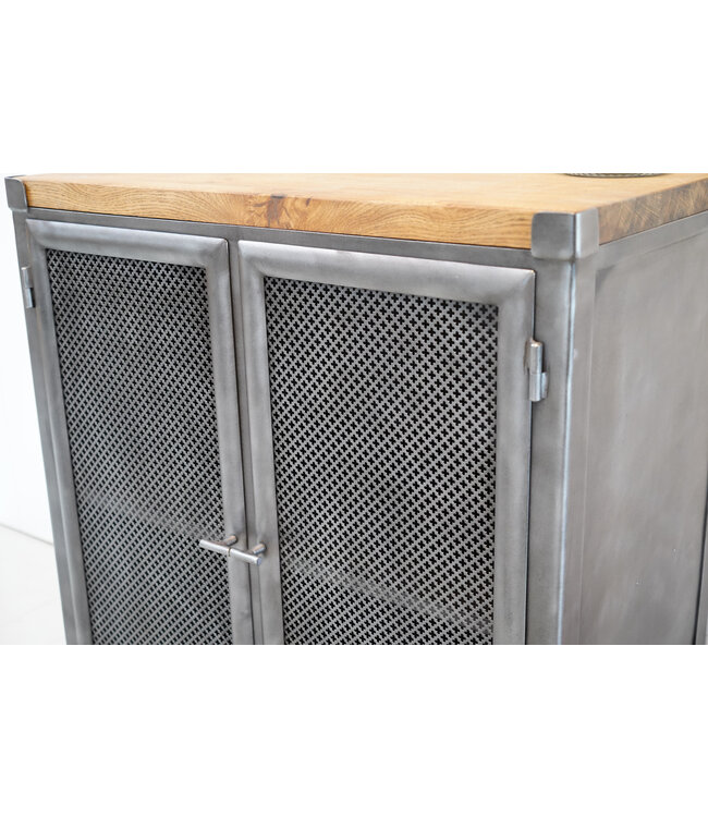 Industrial mesh cabinet