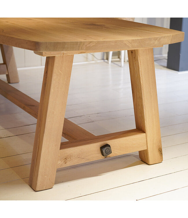 Dining table Eindhoven oak