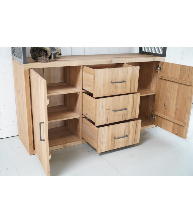 Alter Wandschrank aus Eiche