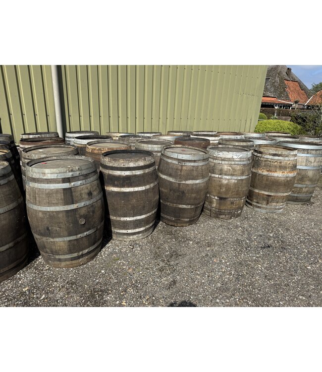 Rain barrel whiskey / wine barrel