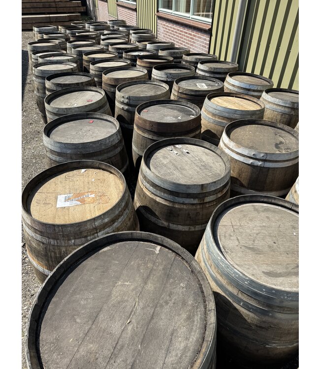 Rain barrel whiskey / wine barrel