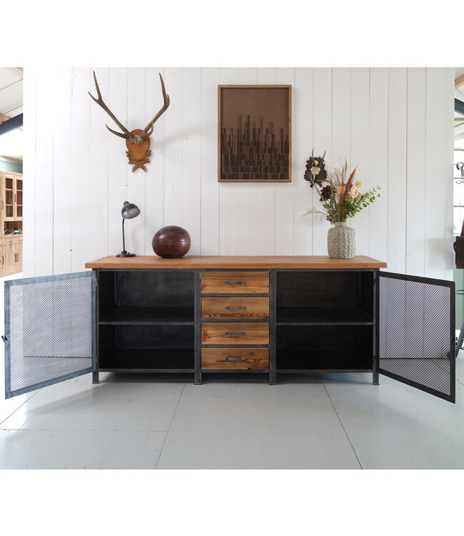 Industrieel dressoir op maat | Staal en hout