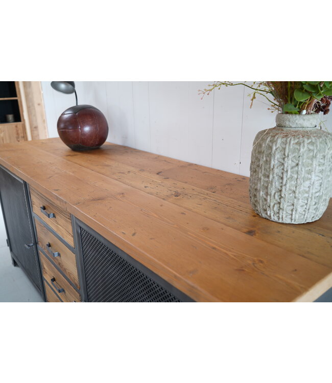 Custom industrial sideboard | Steel and wood