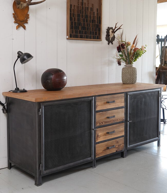 Industrieel dressoir op maat | Staal en hout