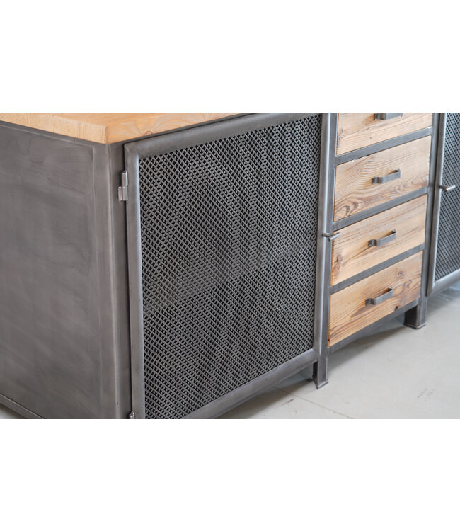 Custom industrial sideboard | Steel and wood