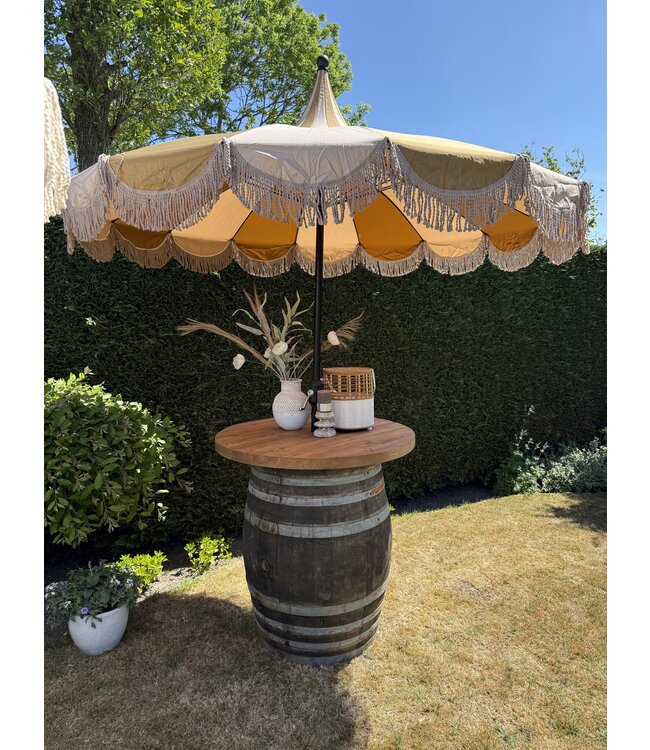 Eichenbartisch aus einem Wein-/Whiskyfass mit einer Tischplatte