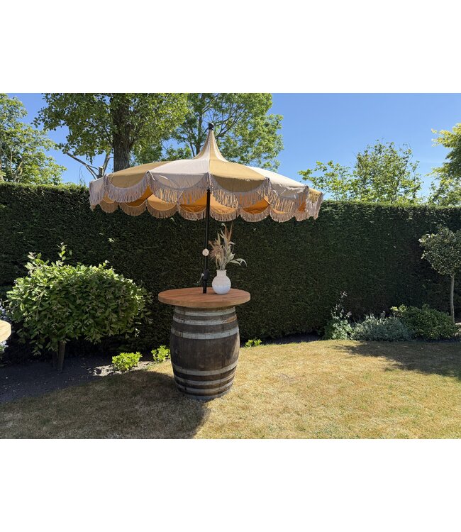 Eichenbartisch aus einem Wein-/Whiskyfass mit einer Tischplatte