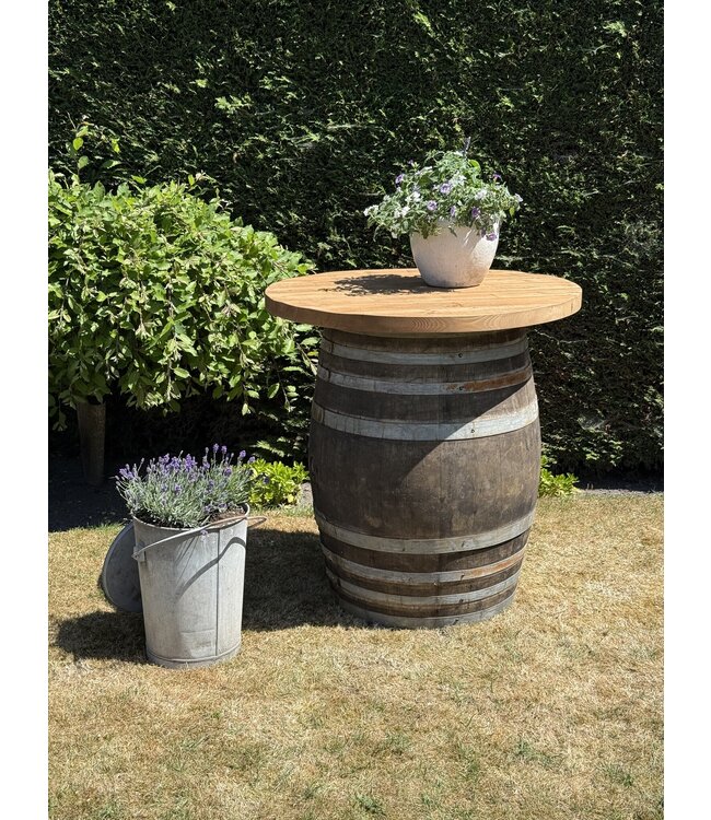 Eichenbartisch aus einem Wein-/Whiskyfass mit einer Tischplatte
