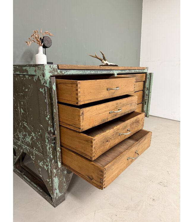 Industrielles Sideboard