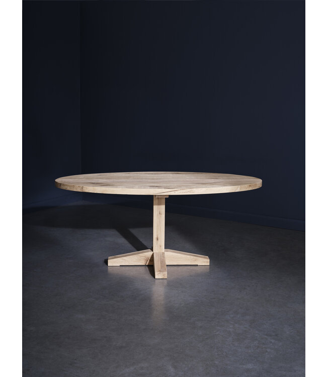 Showroom model | Oval dining table with wooden leg