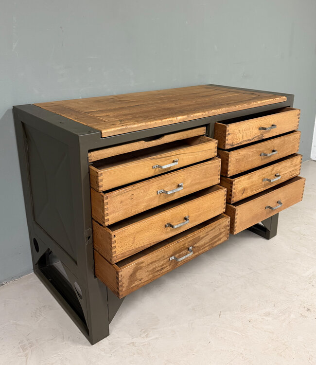 Industrielle Kommode aus Holz und Stahl