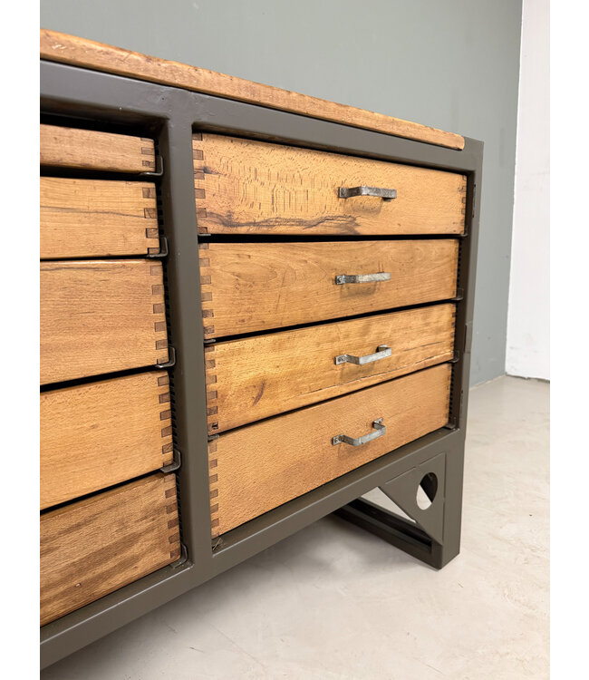 Vintage chest of drawers