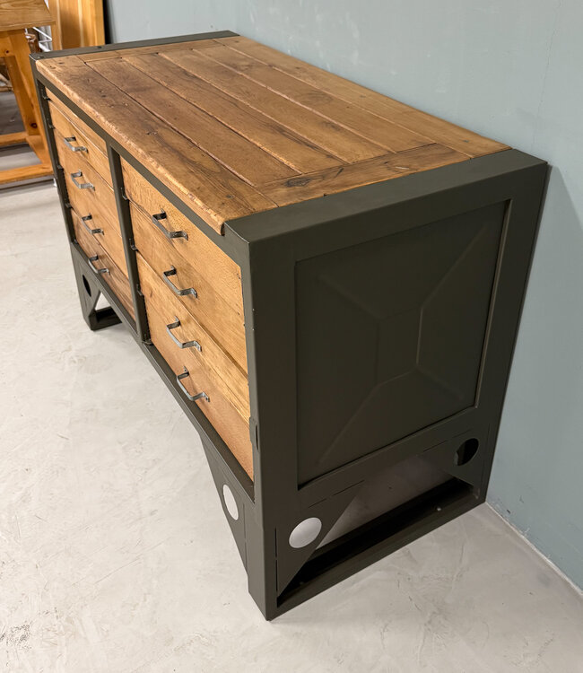 Vintage chest of drawers