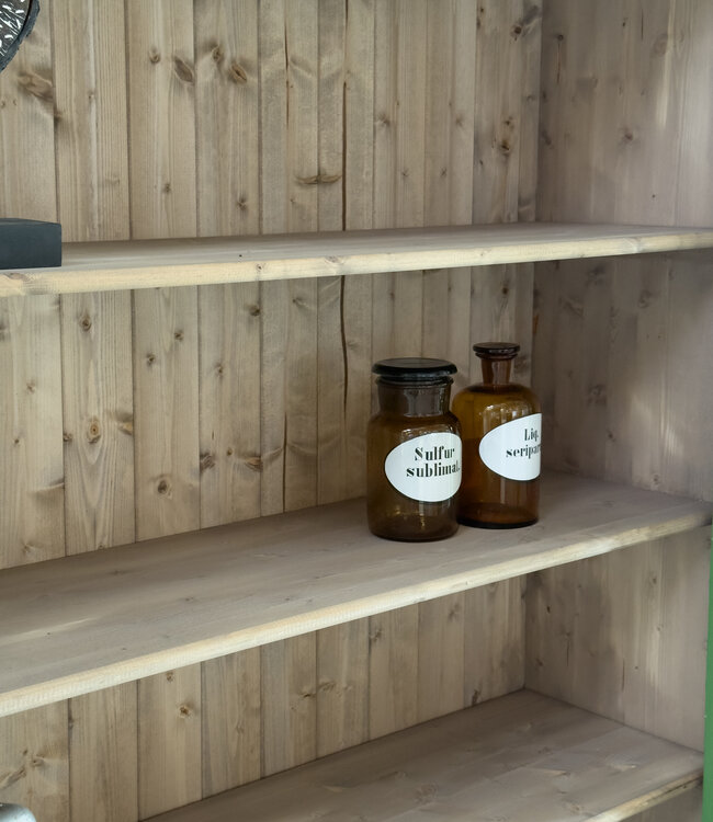 Groene landelijke servieskast van hout