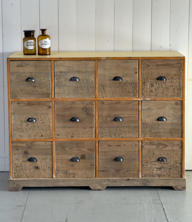 Vintage Apothekerschrank mit Schubladen