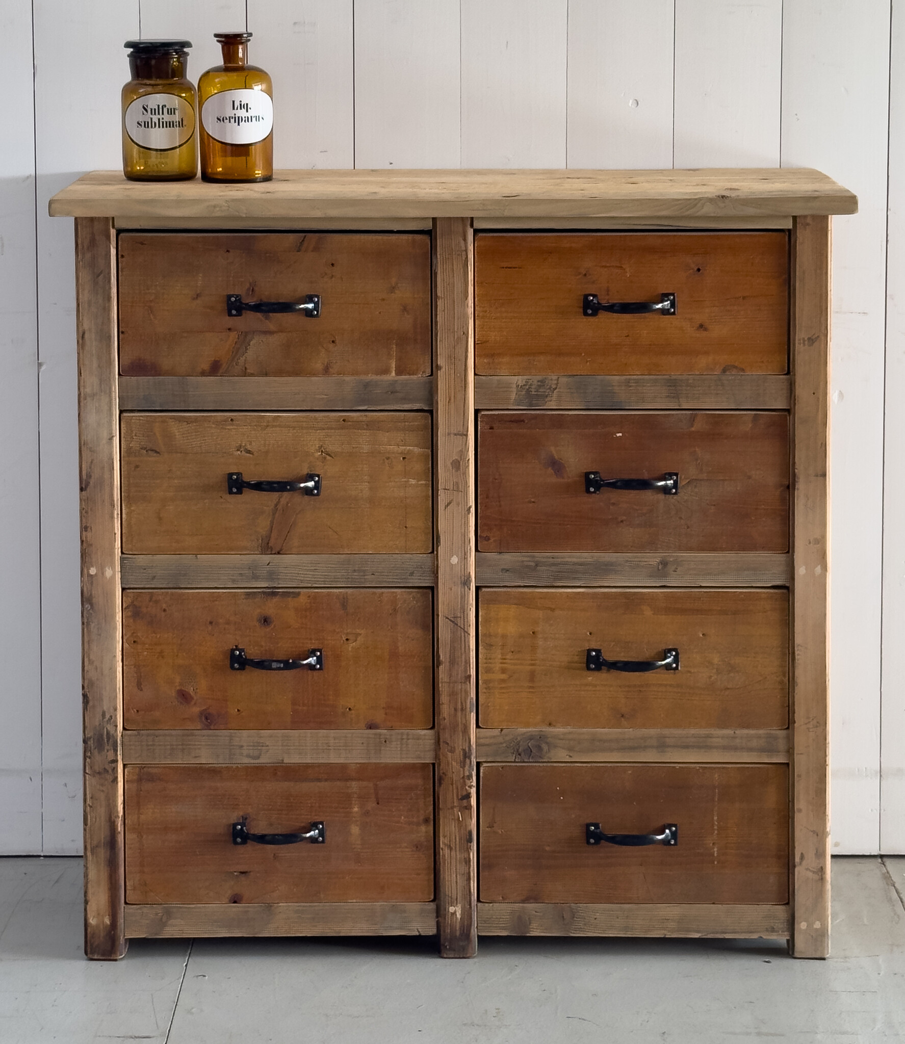 Vintage Kiefernholzkommode mit 8 Schubladen – Robust & Authentisch