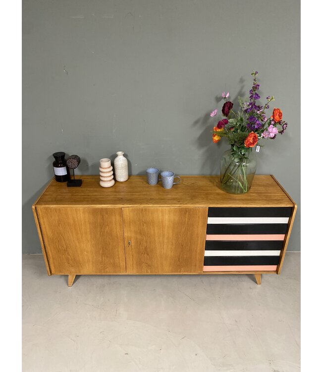 Jiri Jiroutek U-469 – Interier Praha Sideboard