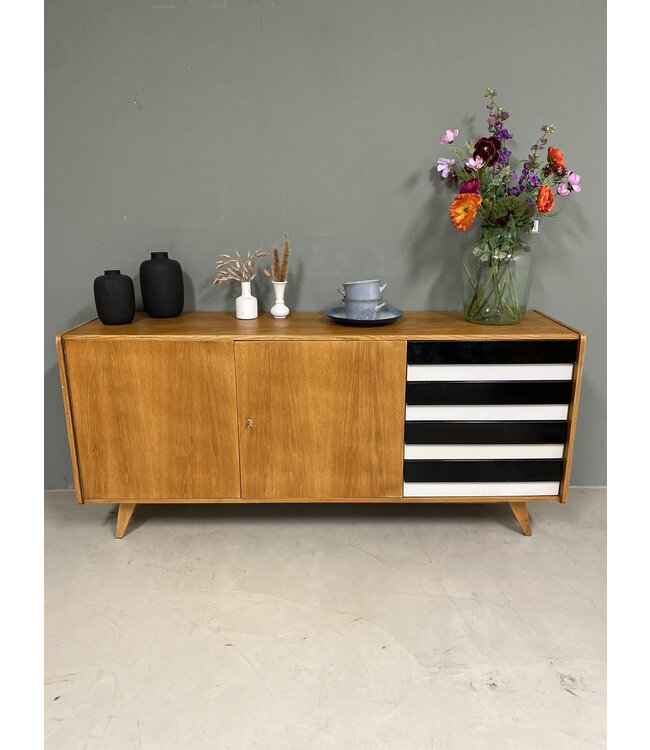 Jiri Jiroutek U-468 - Interier Praha dressoir