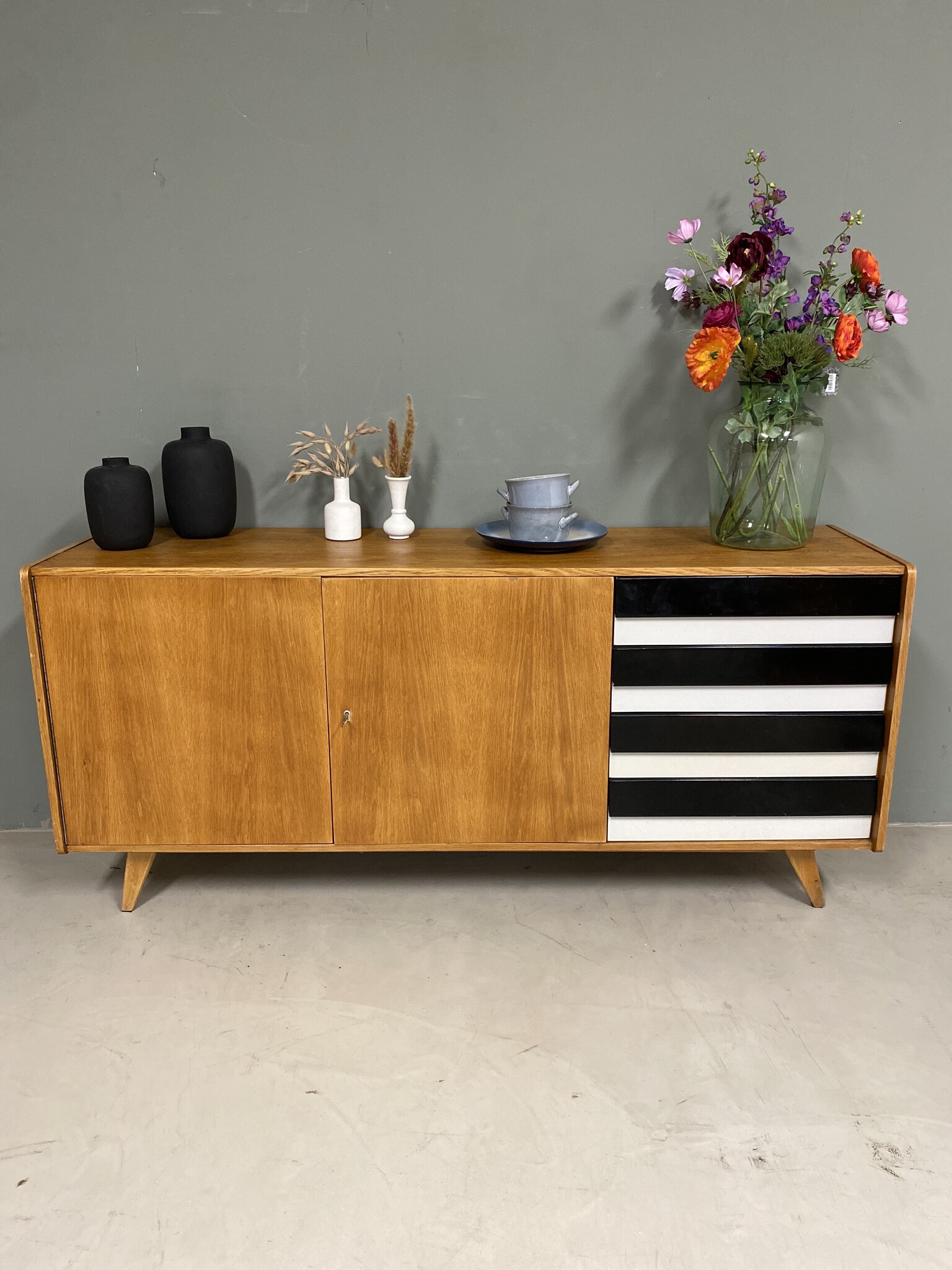 Jiri Jiroutek U-468 dressoir ladekast - Oldwood de Woonwinkel