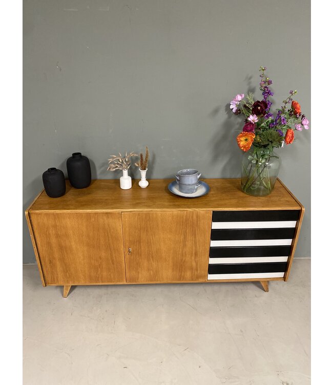 Jiri Jiroutek U-468 - Interier Praha dressoir