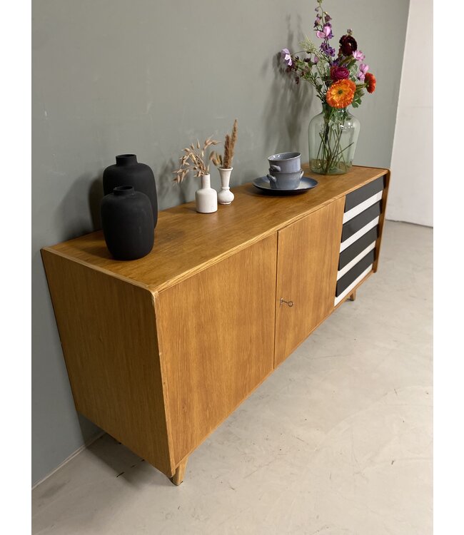 Jiri Jiroutek U-468 - Interier Praha dressoir
