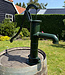 Eichen-Regenfass mit Handpumpe, gusseisern, grün