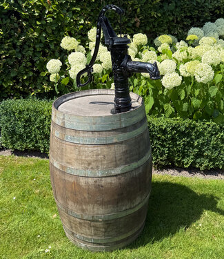 Oldwood Eichenholz-Regenfass mit Handpumpe, Gusseisen, schwarz