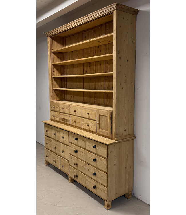 Traditional workshop cabinet with drawers