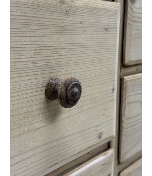 Traditionele werkplaats kast met lades