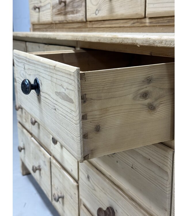 Traditional workshop cabinet with drawers