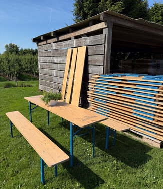 Originales Bier-Set – klappbarer Biertisch mit Bänken