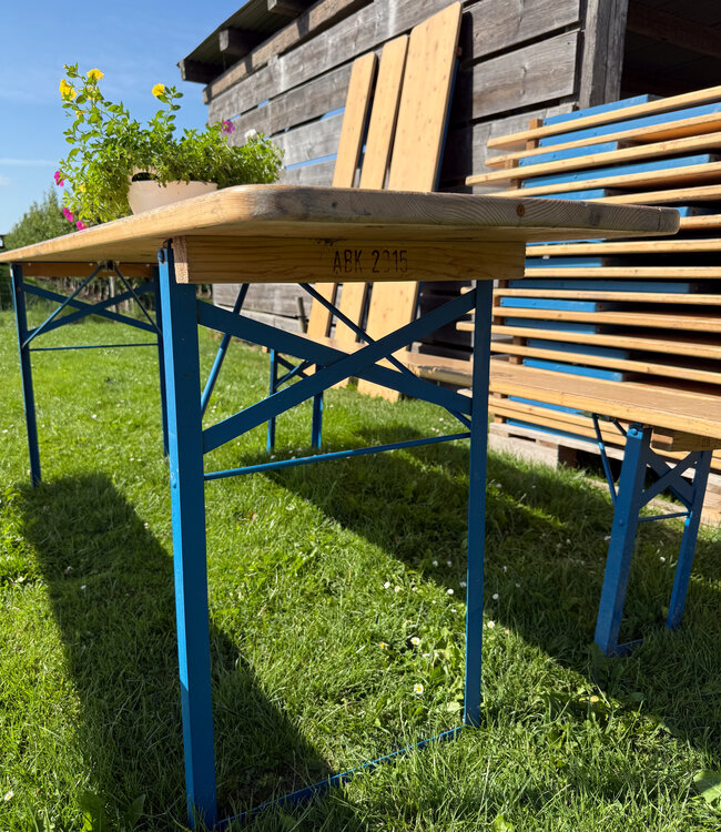 Originales Bier-Set – klappbarer Biertisch mit Bänken