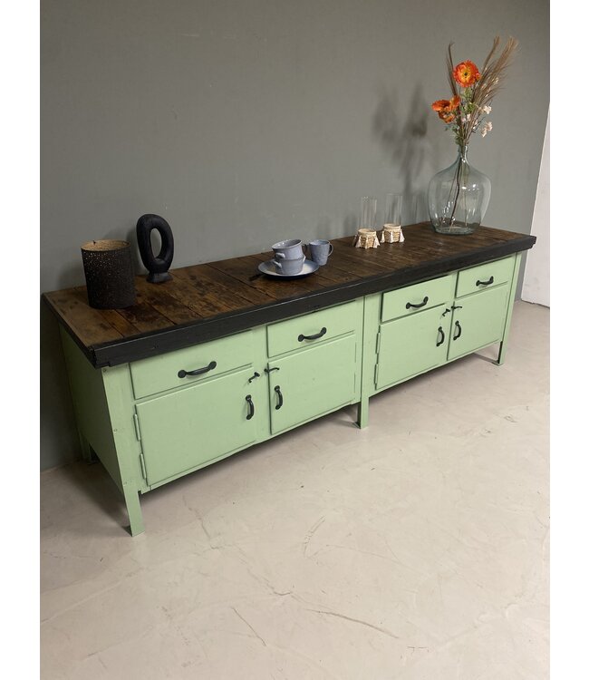 Green industrial workbench