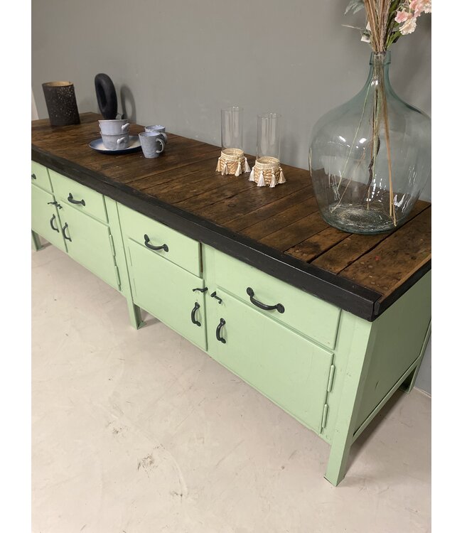 Green industrial workbench