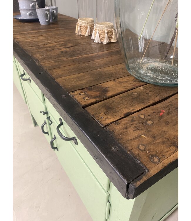 Grüne Industriewerkbank