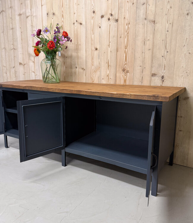 Vintage Sideboard mit Schubladen und Schranktüren