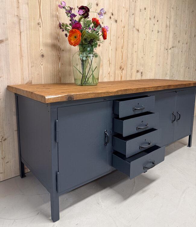 Industrieel dressoir  met lades en kastdeuren