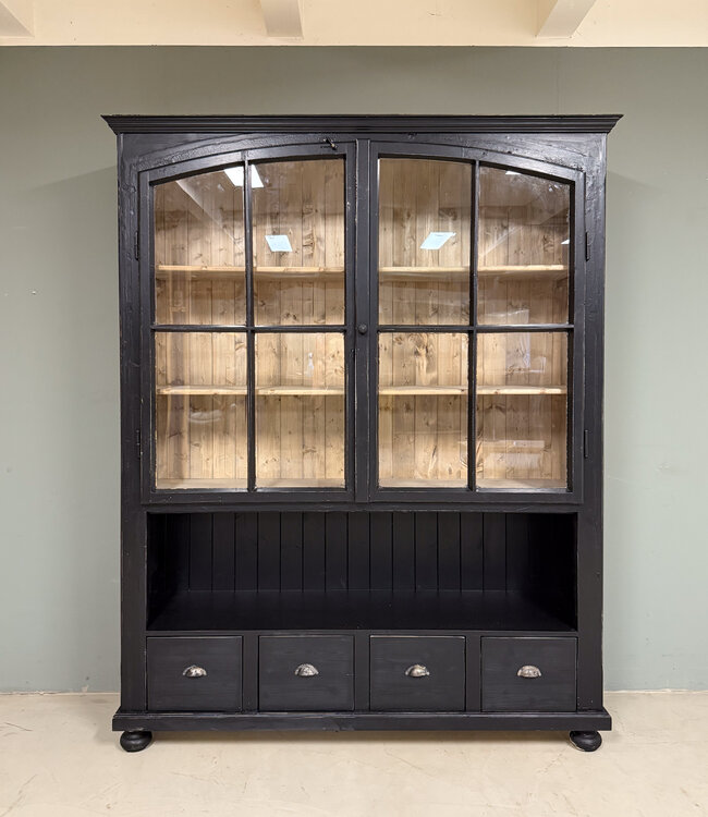 Vintage schwarzes Sideboard mit altem Glas | Vitrine